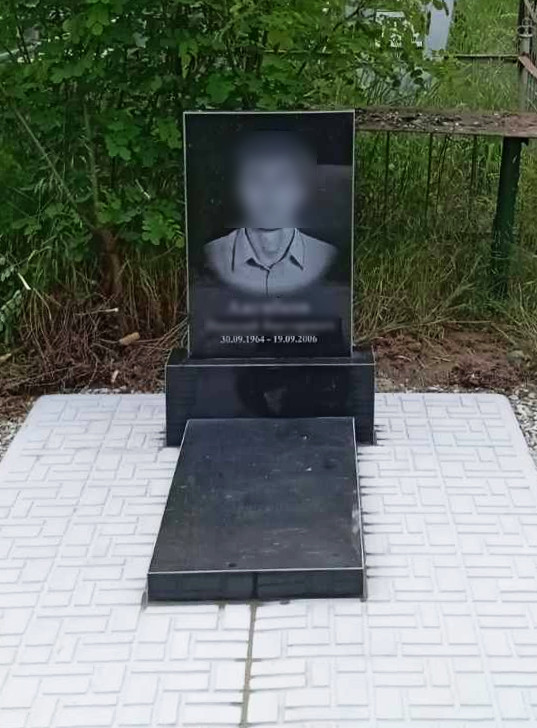 Пам'ятник на могилу з граніту (60*40*5) Б-13