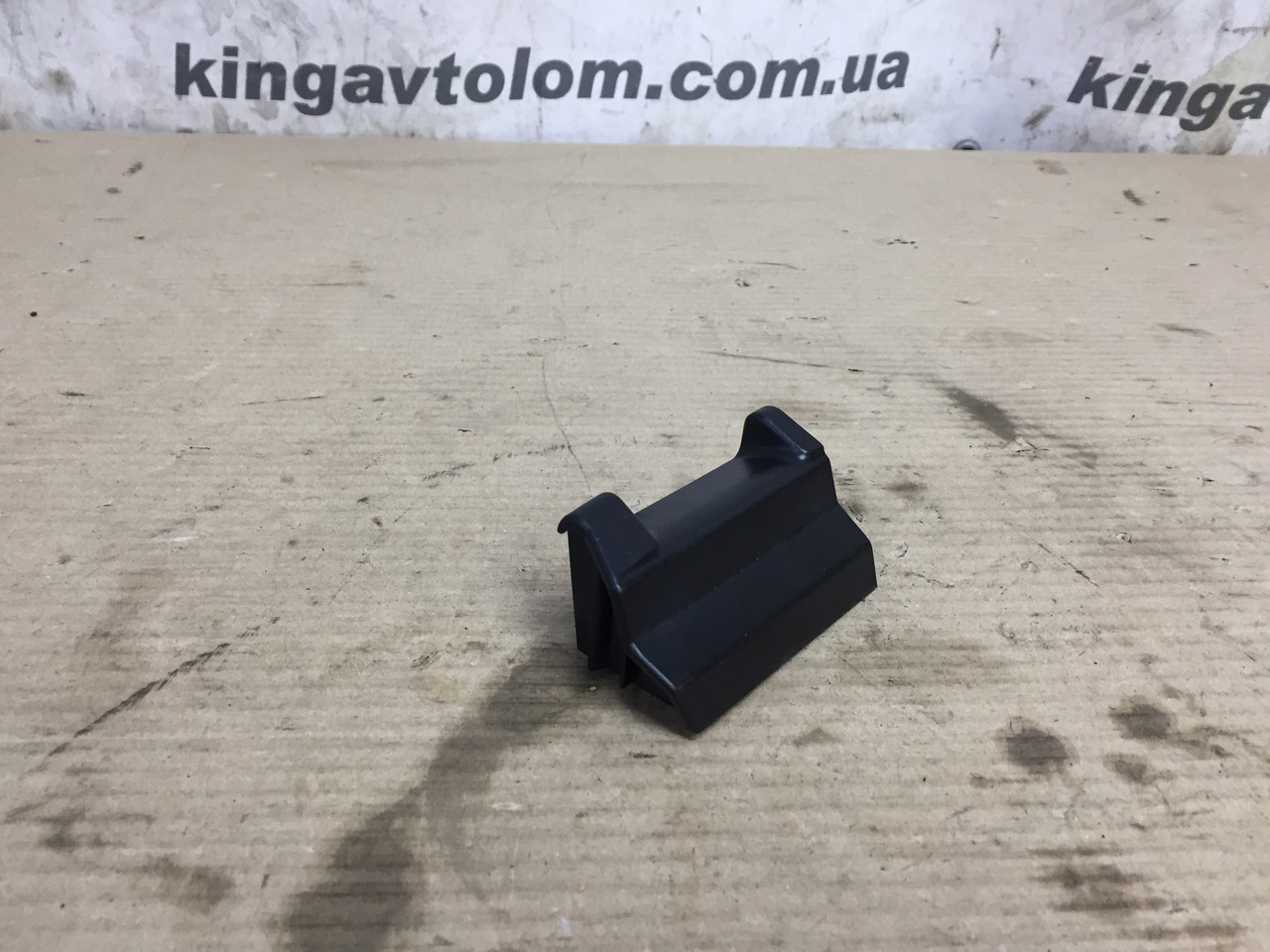 Кронштейн ремня безпеки Skoda Octavia A5 1Z0857827, фото 1