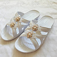 Шльопанці жіночі білі з квітами, розміри в описі
