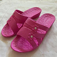 Шльопанці жіночі рожеві з квітами, розміри в описі