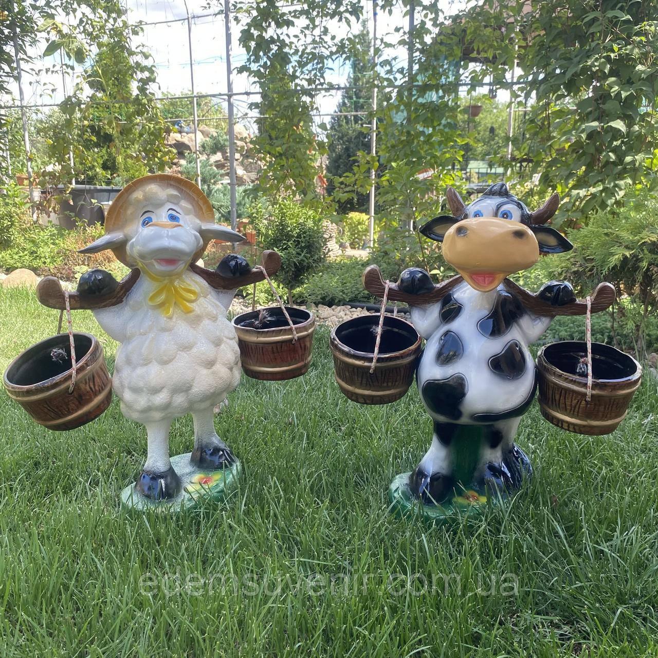 Садові фігури-кашпо (комплект): Корова з відрами (50×14×14 см) та Вівця з відрами (51×38×12 см) — декоративні кашпо, фото 1