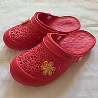 Крокси жіночі червоні з квітами, розміри в описі