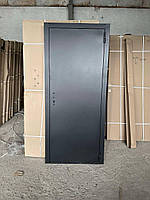 Металеві двері для вулиці та дачі