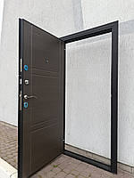 Вхідні двері з підвищеним захистом для дому та дачі