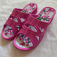 Шльопанці жіночі біло-рожеві з сакурою, розміри в описі