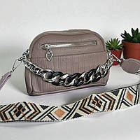 Молодіжна маленька сумка через плече крос боді з широким ременем сумочка з ланцюгом шкіряна колір темна пудра