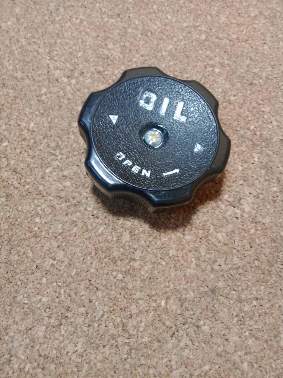 Кришка маслозаливної горловини 1,6\2,0\2,4 л Brilliance M1 M2 BS4 BS6 Бриллианс М1 М2 Брілліанс М1 М2, фото 1