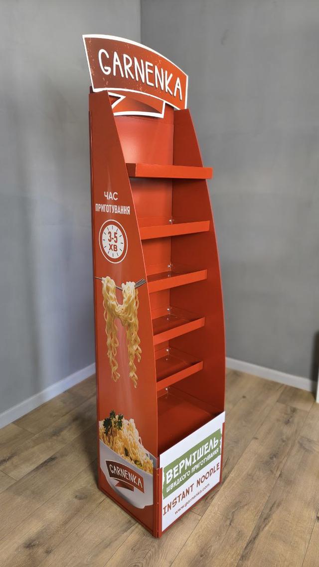 Металева стійка з полицями