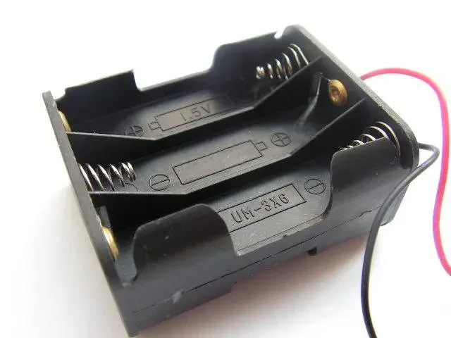 Корпус для шести батарейок типу "АА", 29х48х58мм, з дротами