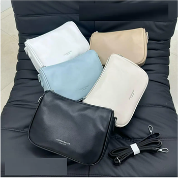 Сумка жіноча крос-боді 24*17 см на блискавці з довгим ремінцем зі штучної шкіри в різних кольорах Janin