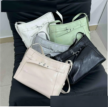 Сумка жіноча крос-боді 31*23 см на блискавці з довгим ремінцем зі штучної шкіри в різних кольорах Janin