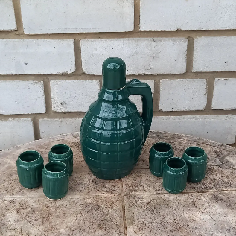 Подарунковий набір Зелена Граната бутилка 1.5 літр з рюмочками - подарунок для чоловіка, фото 1