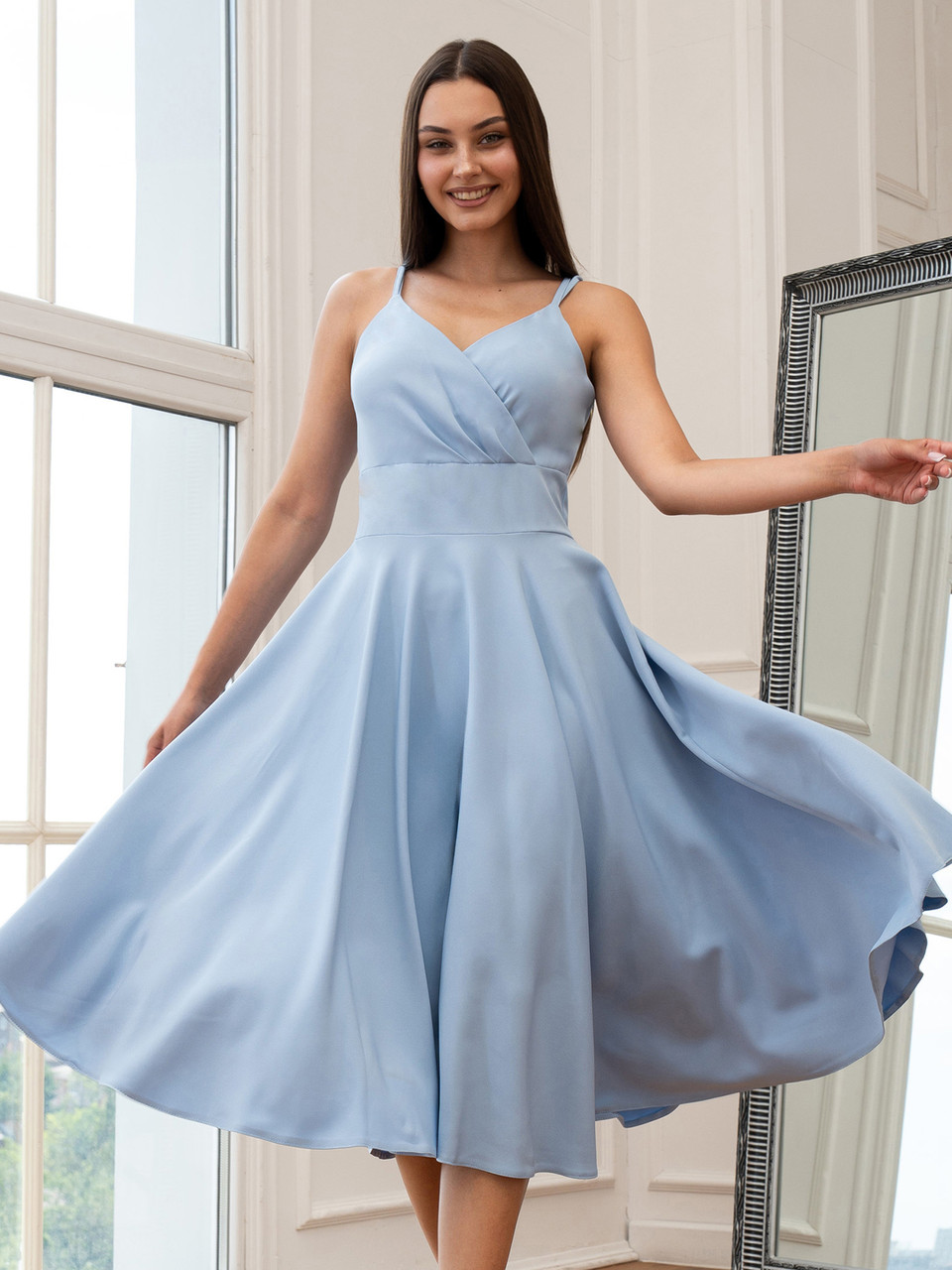 Елегантне жіноче плаття-міді Daniel  з бретелями, V-вирізом та розкльошеною спідницею, блакитне, фото 1