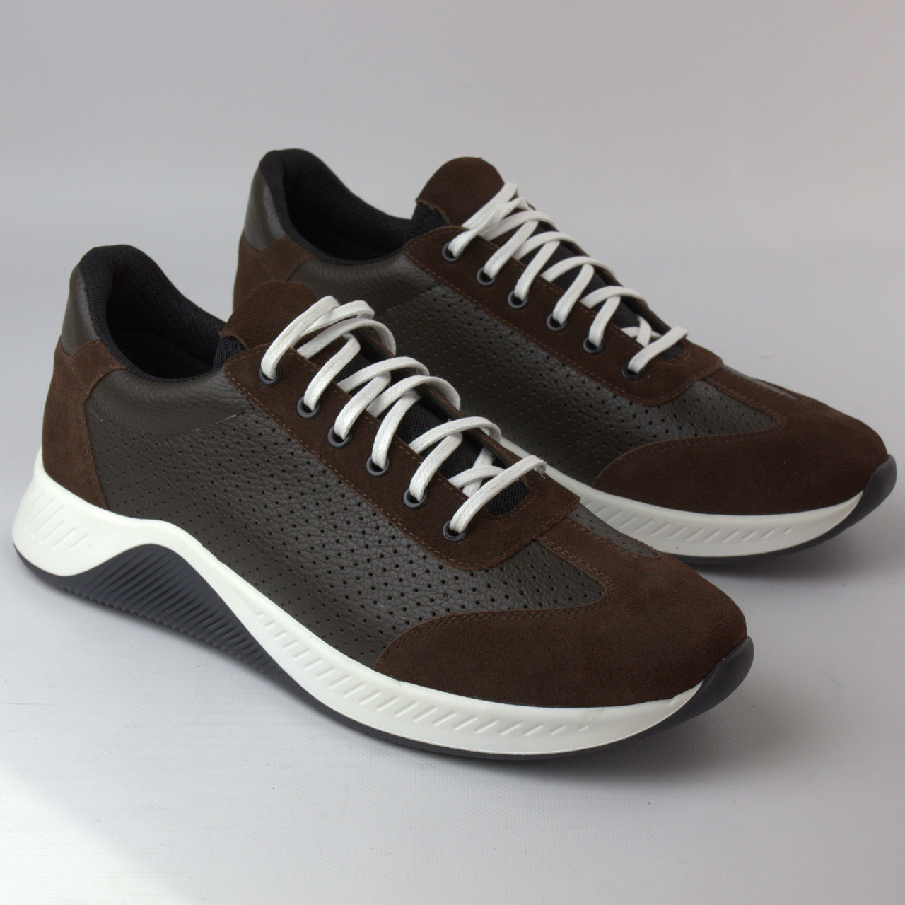 Полегшені літні кросівки коричневі шкіра з перфорацією із замшевими вставками чоловіче взуття великих розмірів 46 47 48 49 50, фото 1