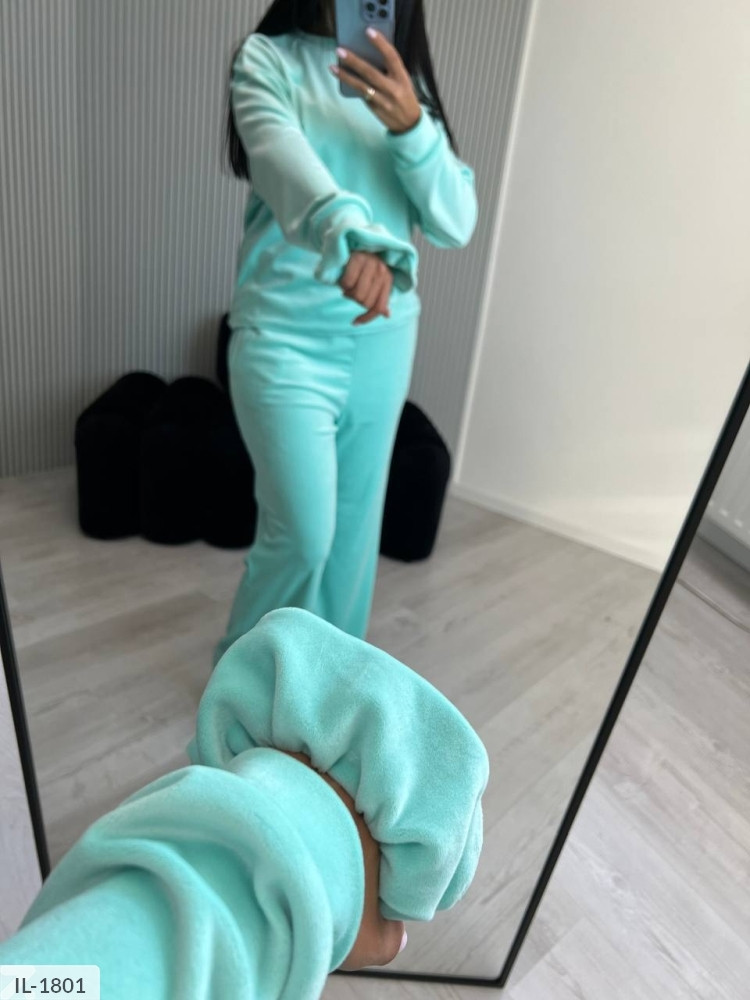 Костюм спортивний жіночий м'який зручний велюр на трикотажі світшот і розкльошені штани розмір 42-46