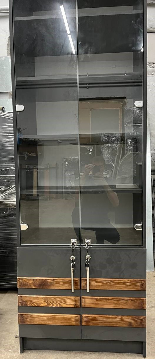 Демонстраційна шафа зі скляними дверима, фото 1