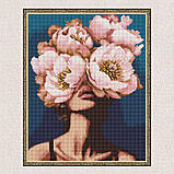 Алмазна мозаїка/вишивка Дівчина в півоніях з голограмними стразами 40*50 см Ідейка AMO 7989, фото 5