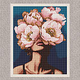 Алмазна мозаїка/вишивка Дівчина в півоніях з голограмними стразами 40*50 см Ідейка AMO 7989, фото 2
