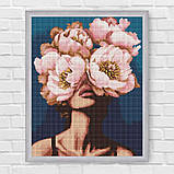 Алмазна мозаїка/вишивка Дівчина в півоніях з голограмними стразами 40*50 см Ідейка AMO 7989, фото 6