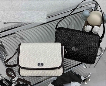 Сумка жіноча прямокутна 24*18 см з клапаном зі штучної шкіри в різних кольорах Janin