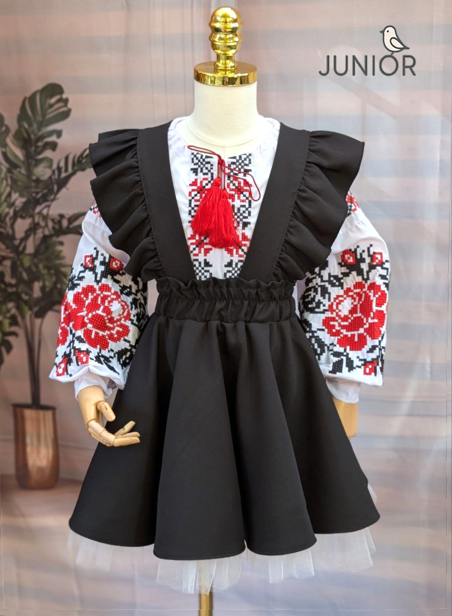 Шкільний комплект блузка-вишиванка та чорний сарафан із крильцями, фото 1