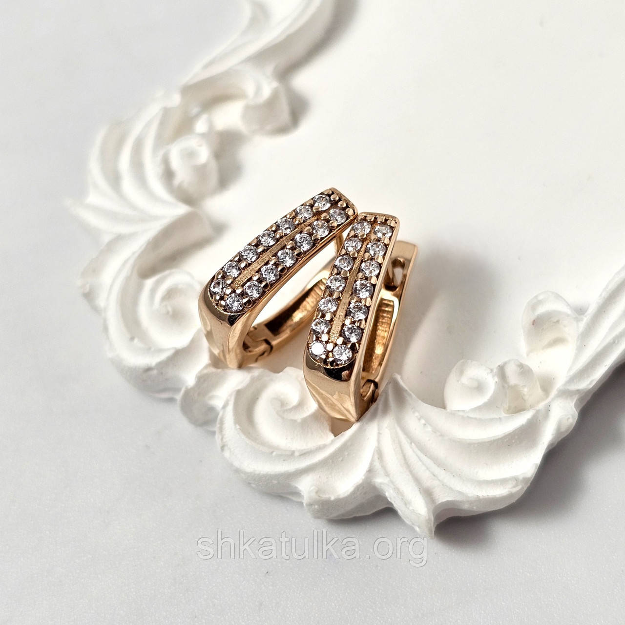 Сережки із золота з білим камінням фіанітами