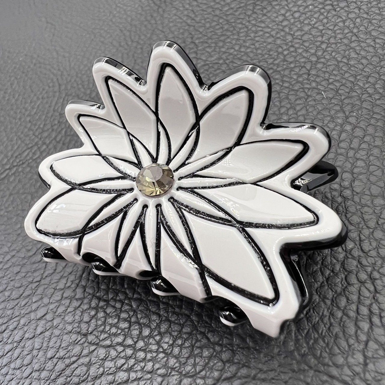 Краб для волосся міцний французький пластик квіточок світло-сірий кольору зі стразиком довжина 5.5 см висота 3.5 см