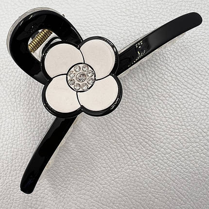 Краб для волосся пластик пвх глянсовий із квіточкою в стразах чорно-білого кольору довжина 4 см ширина 11 см, фото 1