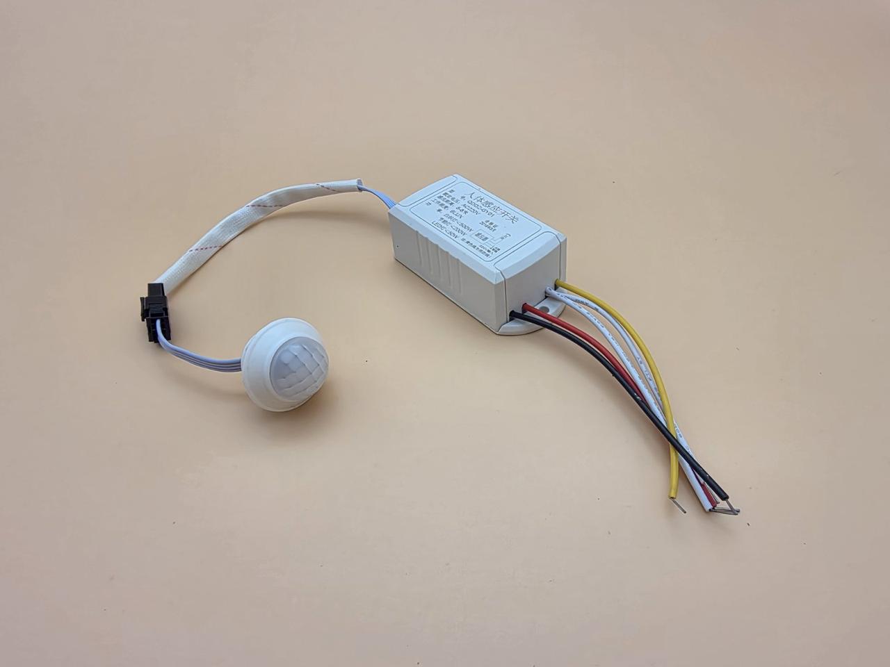 Датчик руху інфрачервоний (PIR) на рух, білий, 220V