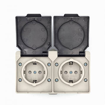 Розетка накладна вологозахищена двомісна з з/к і кришками T-proof cірий