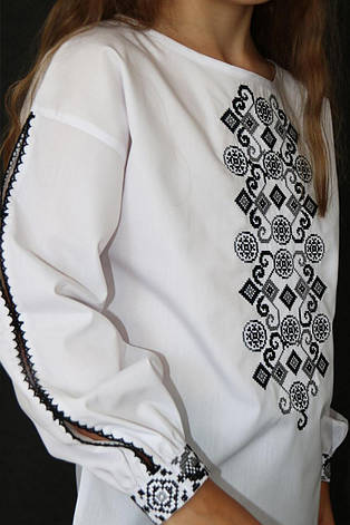 Вишиванка блуза для дівчинки Кароліна білого кольору з чорно-сірим орнаментом тканина поплін. Розміри 140-170, фото 1