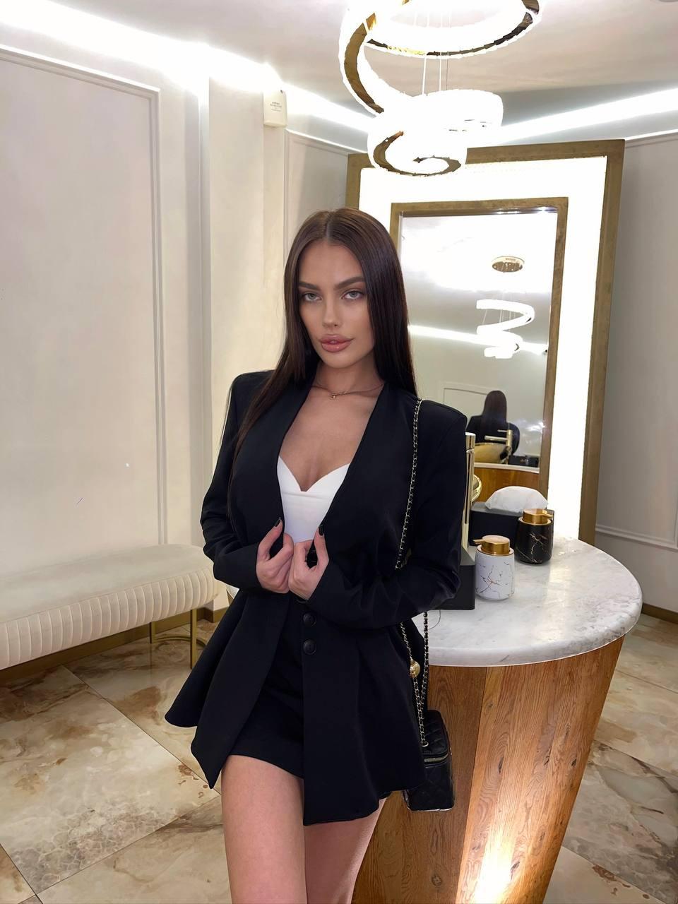 Ідеальний жіночий базовий ефектний стильний костюм подовжений жакет блейзер коротка міні спідниця костюмка LUX, фото 1