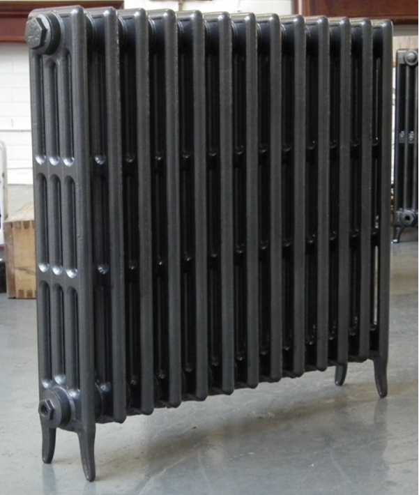 Дизайнерська батарея чавунна Classik М 600, фото 1