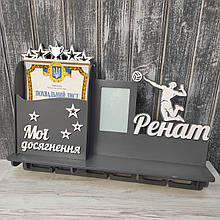 Полиця для кубків і грамот з волейболу. Медальниця волейбол. Холдер для медалей. Полиця для кубків на замовлення