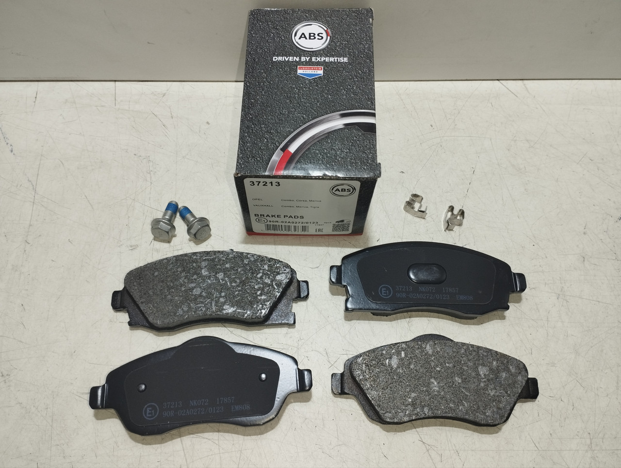 ABS Колодки гальмівні передні OPEL COMBO 1.3-1.7 01-,CORSA C 00-, MERIVA 1.4-1.6 04-, фото 1