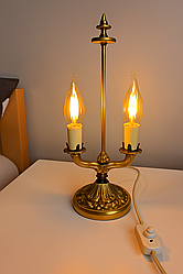 Вінтажна настільна лампа у формі канделябру на 2 свічки — латунь, класичний стиль
