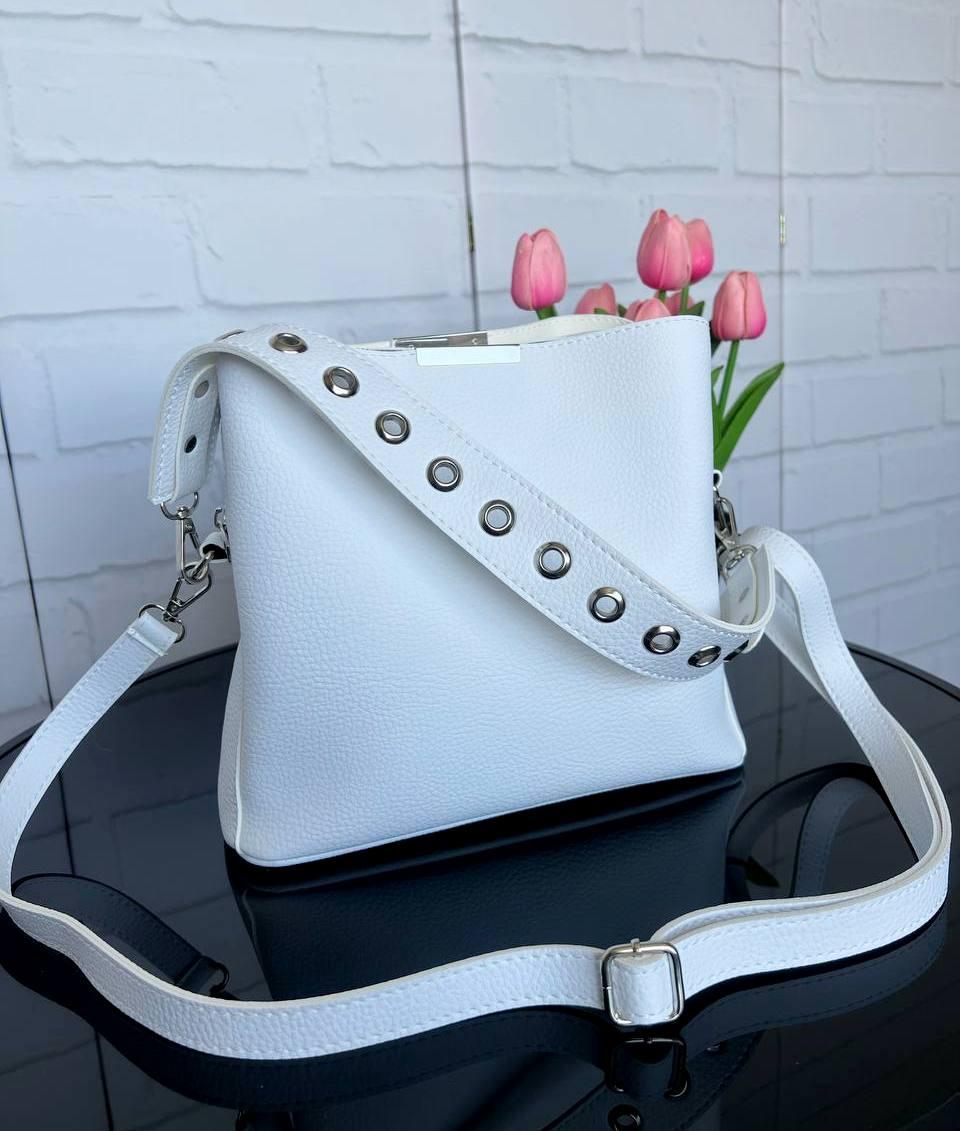 Жіноча сумка через плече молодіжна стильна кроссбоді біла шкірзам