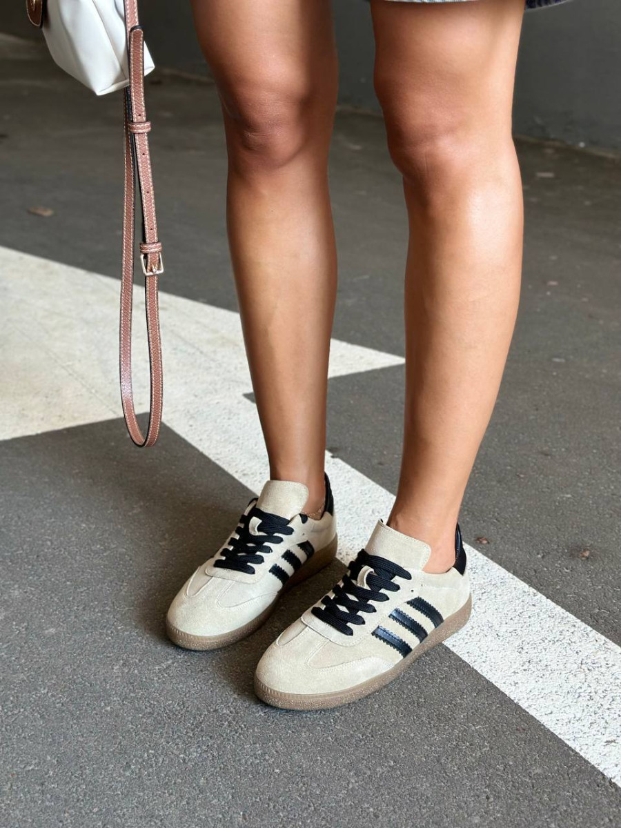 Кеди жіночі замшеві бежеві з чорними смужками, фото 1