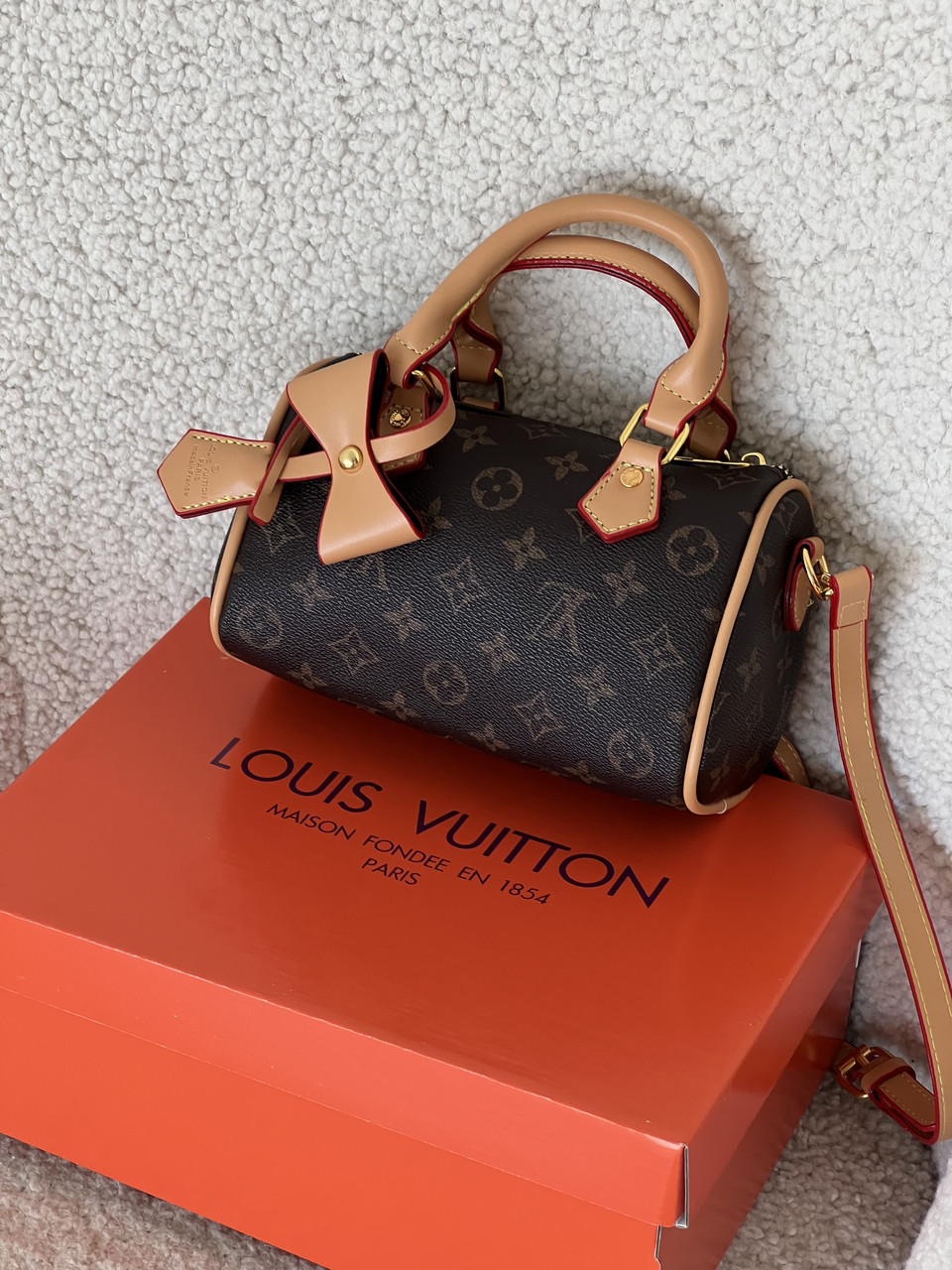 Жіноча сумка Louis Vuitton Nano Speedy бочонок коричневий через плечі Луї Віттон, фото 1