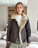 Жіноча дублянка авіатор з бежевим хутром у шоколадному кольорі.