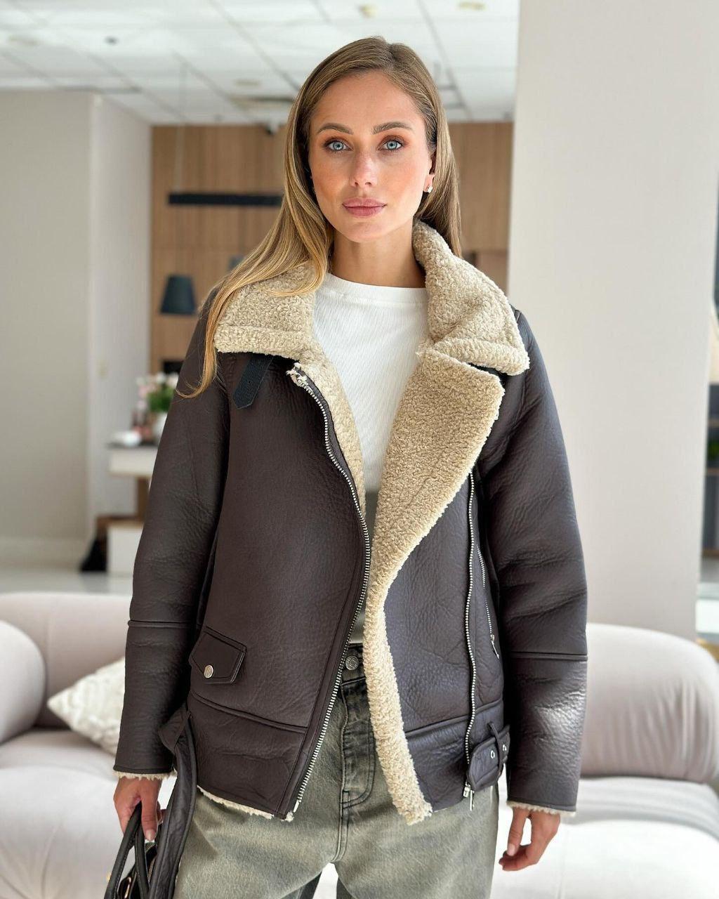 Жіноча дублянка авіатор з бежевим хутром у шоколадному кольорі., фото 1