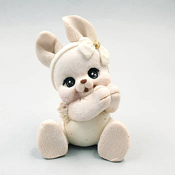 Шоколадна фігурка Зайчик бежевий сидить у пов'язці