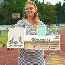 Медальниця легкоатлета. Медальниця легка атлетика. Холдер для медалей. Полиця для медалей і кубків