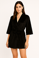 Жіночий велюровий домашній халат чорний на запах з поясом