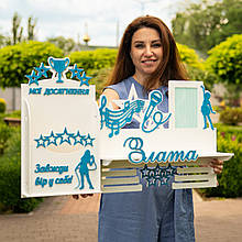 Медальниця з вокалу для співачки. Полиця для кубків. Холдер для дипломів. Медальниця для нагород