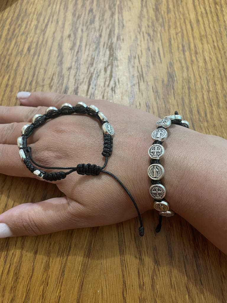 Браслет з медаликами святого Бенедикта (чорний) - фото покупців 1