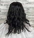 Перука жіноча хвиляста без чубчика чорна 58 см з термоволокна гофре Мауї., фото 2