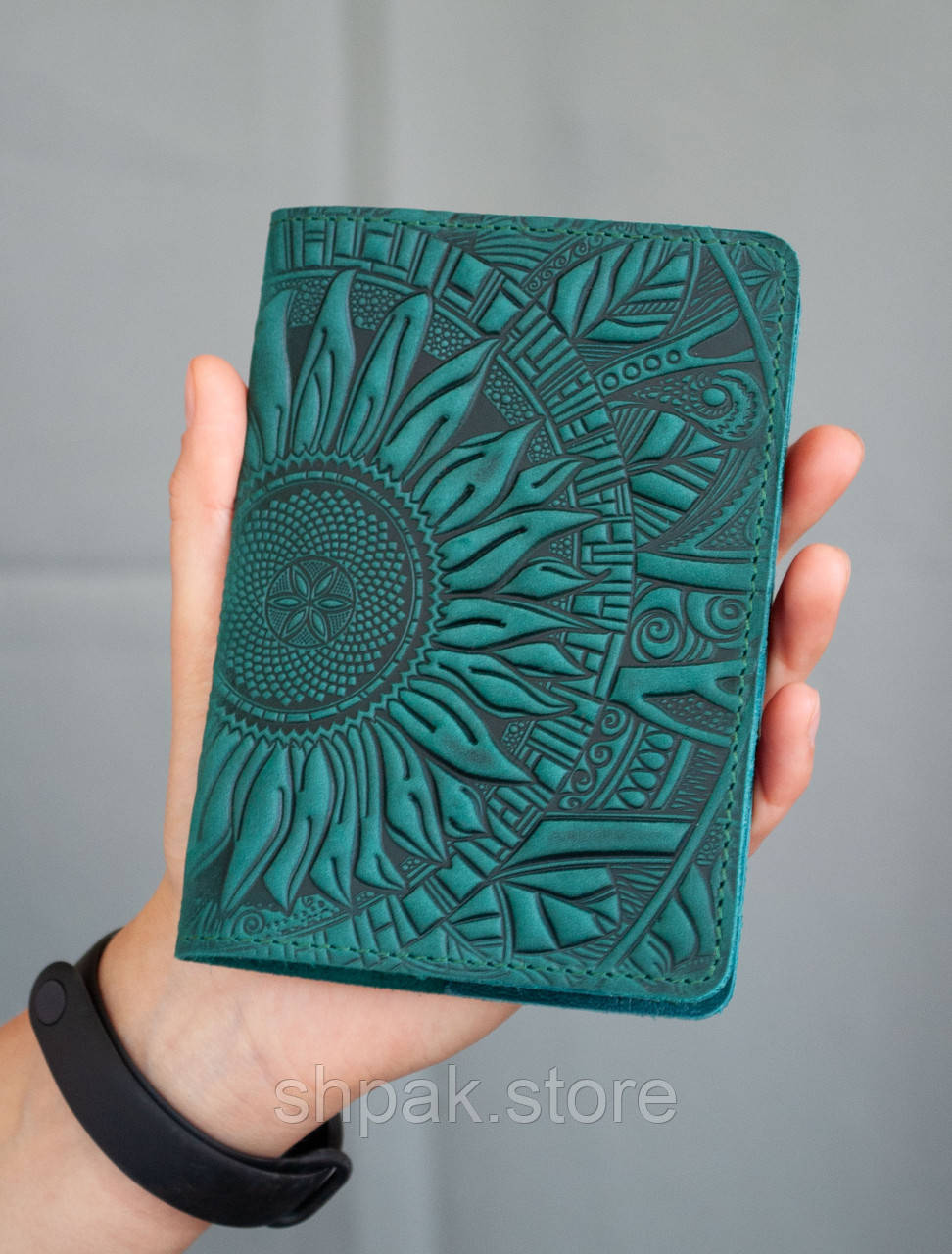 Обкладинка на паспорт шкіряна темно-бірюзова з тисненням Соняхи, фото 1