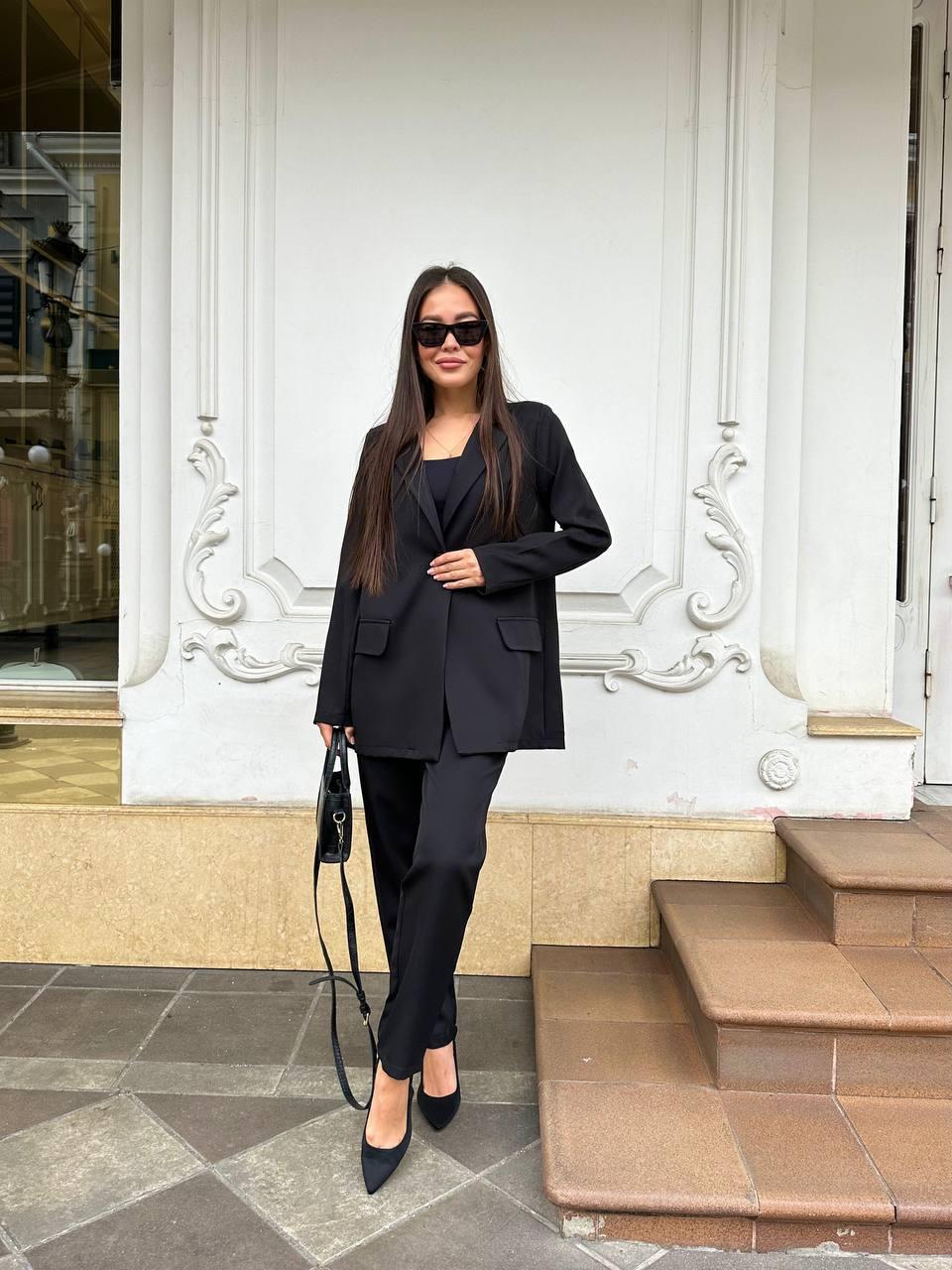 Ідеальний жіночий базовий класичний стильний костюм подовжений жакет блейзер брюки прямі костюмка, фото 1