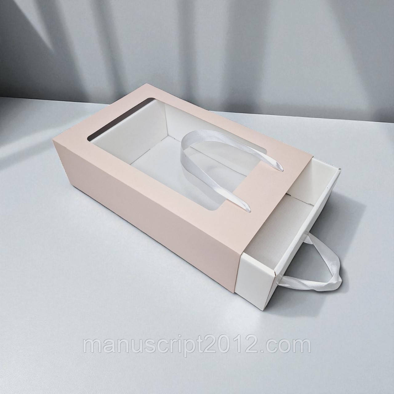 Коробка подарункова з пакетом (350х210х100мм.) нужно-рожева з білим